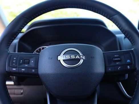 Certified 2025 Nissan Rogue SV FWD image 9