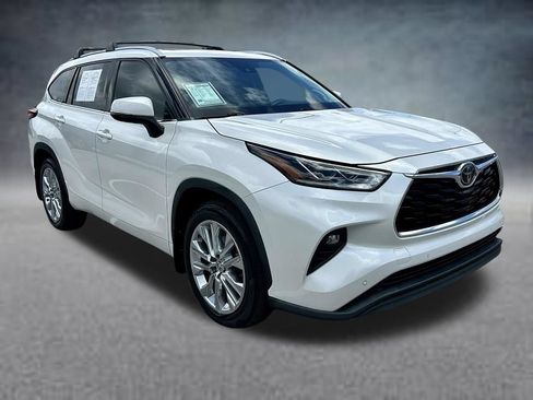 Used 2021 Toyota Highlander Limited AWD/4WD image 3