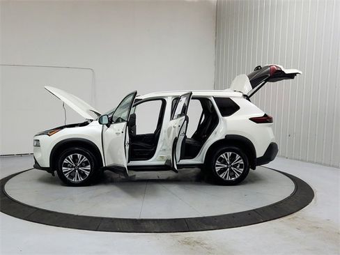 Used 2021 Nissan Rogue SV w/ Premium Package image 12