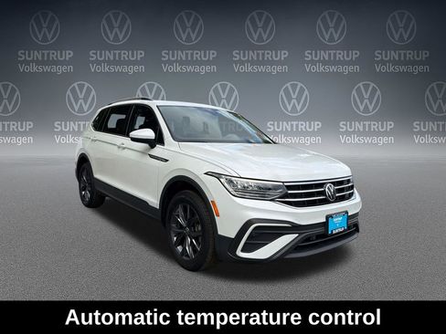 Used 2023 Volkswagen Tiguan SE w/ Panoramic Sunroof Package FWD image 9