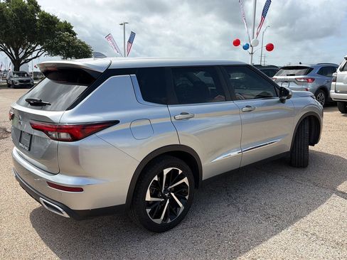 Used 2022 Mitsubishi Outlander ES FWD image 3