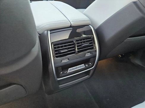 Used 2025 BMW X5 M60i image 18