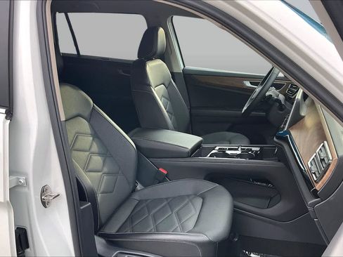 Used 2024 Volkswagen Atlas SE FWD image 8