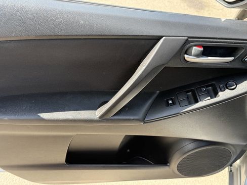 Used 2013 MAZDA MAZDA3 i Sport FWD image 8