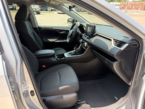Used 2021 Toyota RAV4 XLE w/ XLE Grade Weather Package AWD/4WD image 21
