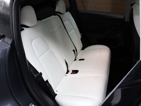 Used 2023 Tesla Model Y Long Range image 39