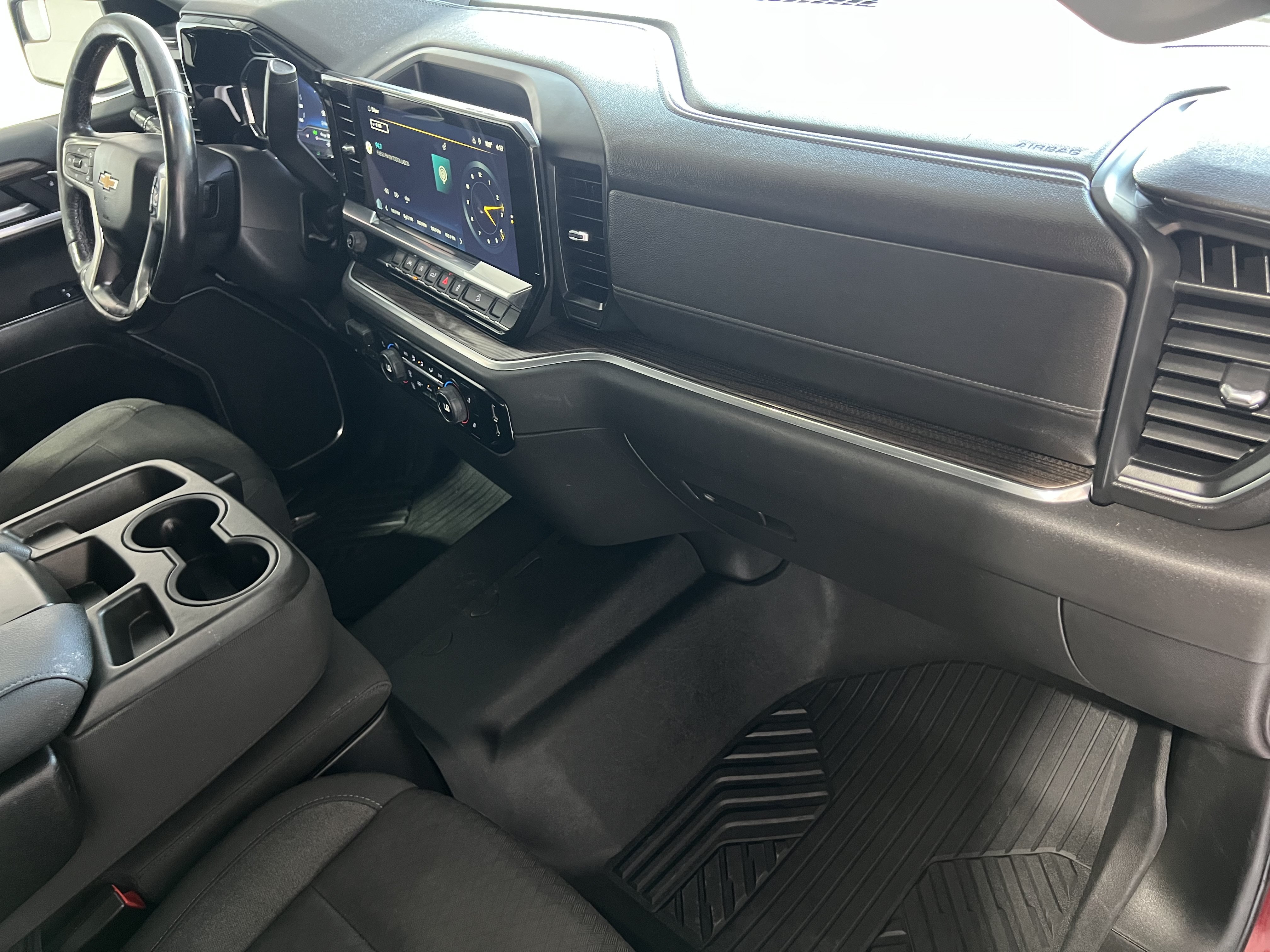 Used 2022 Chevrolet Silverado 1500 LT AWD/4WD image 24