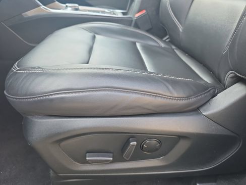 Used 2023 Ford Explorer XLT w/ Equipment Group 202A AWD/4WD image 28