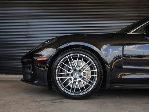 New 2025 Porsche Panamera 4 image 13
