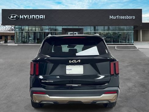 Used 2024 Kia Sorento S FWD image 7