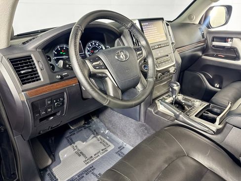 Used 2017 Toyota Land Cruiser image 10