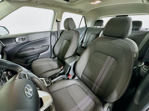 Used 2025 Hyundai Venue SEL FWD image 13