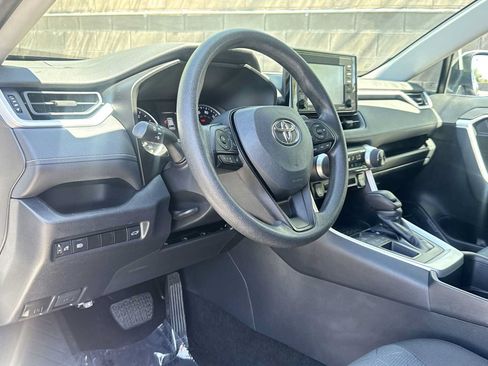 Used 2022 Toyota RAV4 XLE FWD image 10