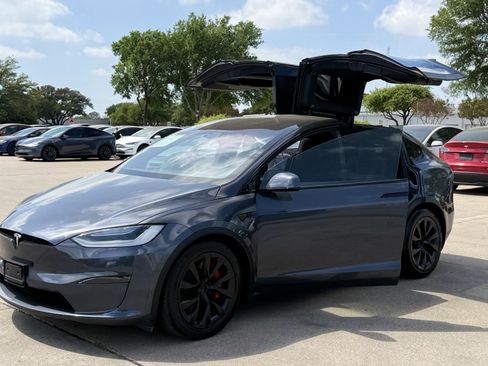 Used 2023 Tesla Model X Plaid image 14