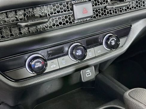 Used 2025 Honda HR-V LX image 16