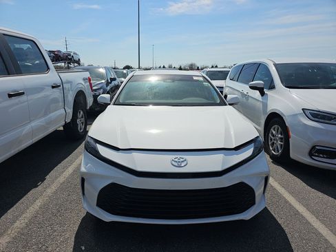 Used 2025 Toyota Camry LE image 2