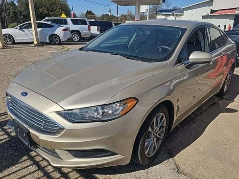 Used 2017 Ford Fusion SE w/ Fusion SE Technology Package image 1