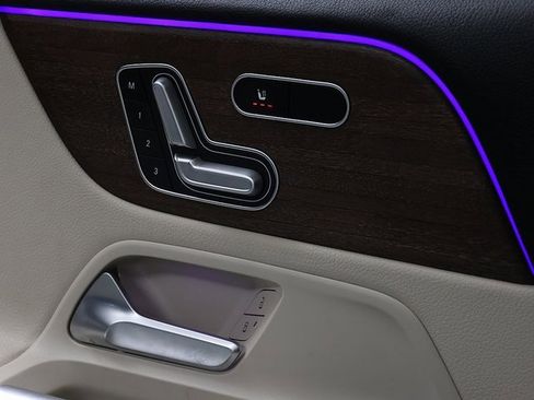 Used 2023 Mercedes-Benz GLB 250 4MATIC image 25