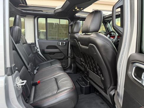Used 2021 Jeep Wrangler Unlimited Rubicon AWD/4WD image 23