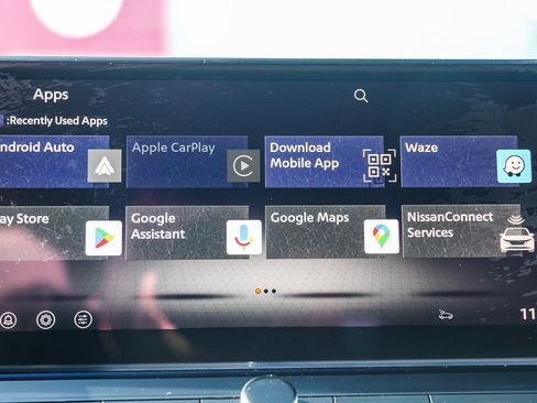 Used 2025 Nissan Rogue SL image 4