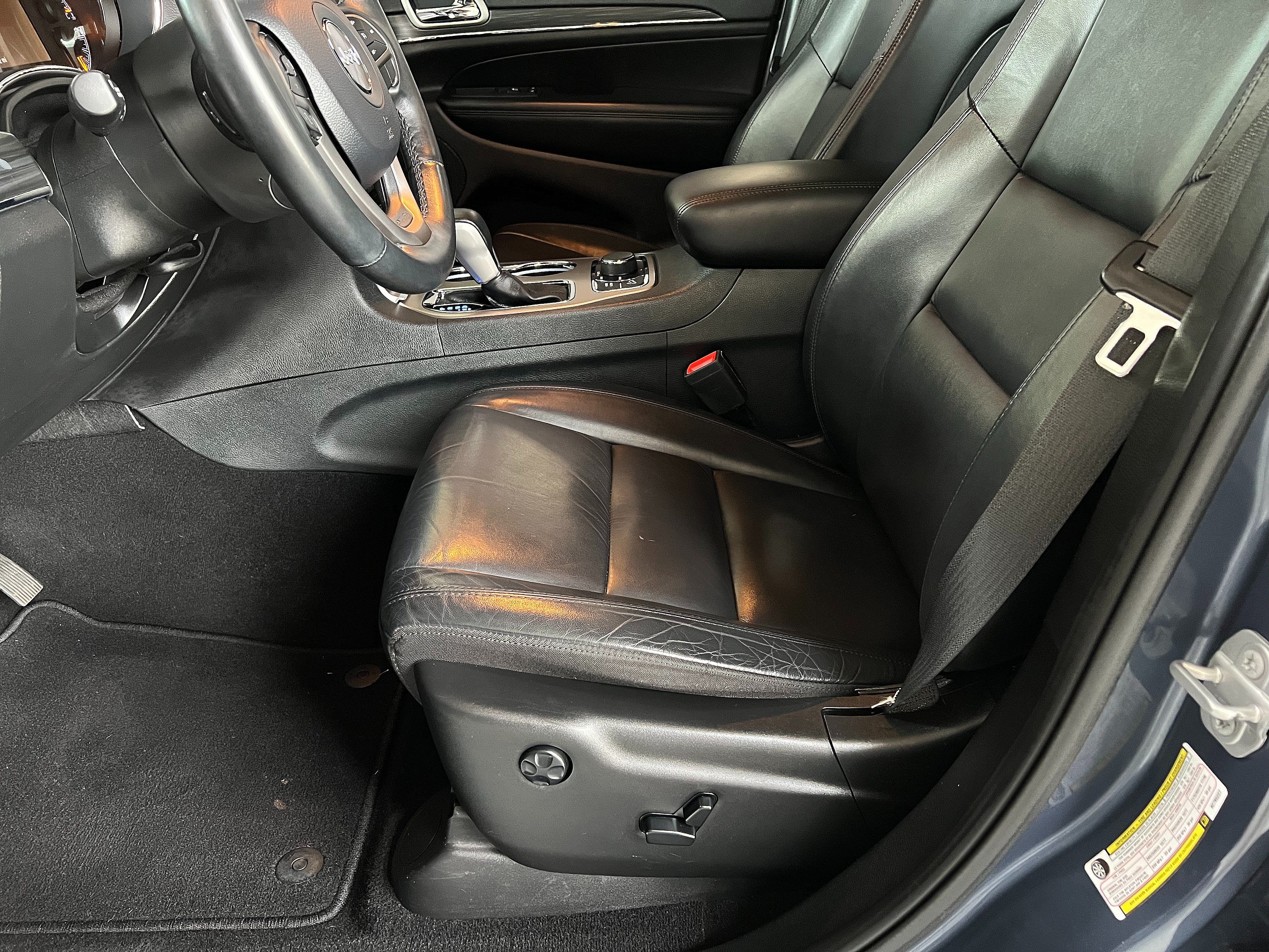Used 2019 Jeep Grand Cherokee Limited AWD/4WD image 10