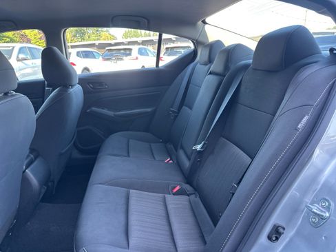 Used 2024 Nissan Altima 2.5 SV FWD image 10