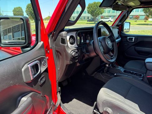 Used 2025 Jeep Wrangler Unlimited Sport AWD/4WD image 33