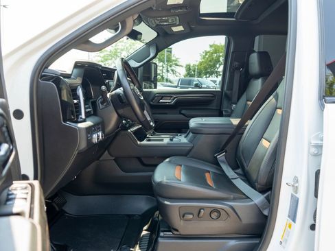 Used 2024 GMC Sierra 2500 AT4 w/ AT4 Premium Plus Package AWD/4WD image 11