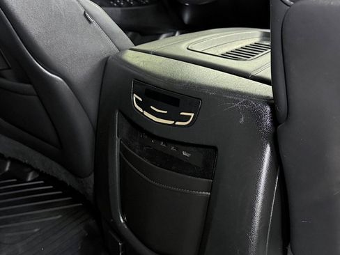 Used 2018 Cadillac Escalade Luxury image 15