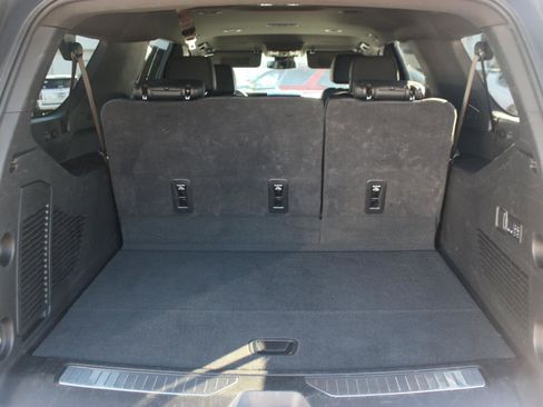 Used 2025 GMC Yukon XL Denali AWD/4WD image 12