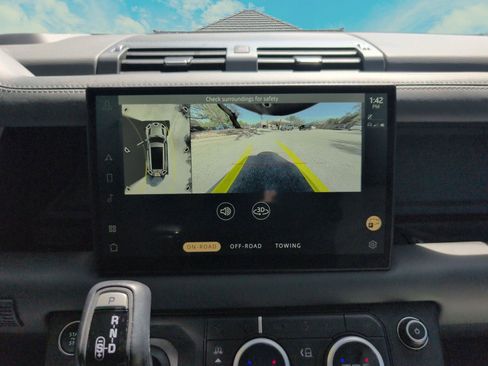 Used 2024 Land Rover Defender 130 X-Dynamic SE image 20