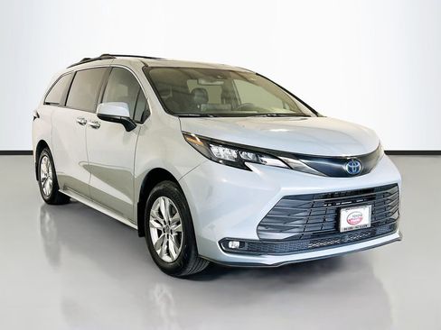 Used 2023 Toyota Sienna XLE Woodland Edition AWD/4WD image 3
