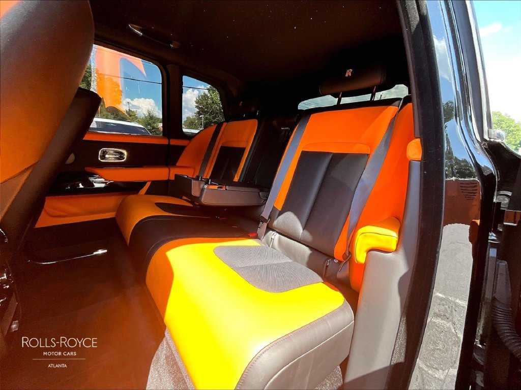 Certified 2025 Rolls-Royce Cullinan AWD/4WD image 25