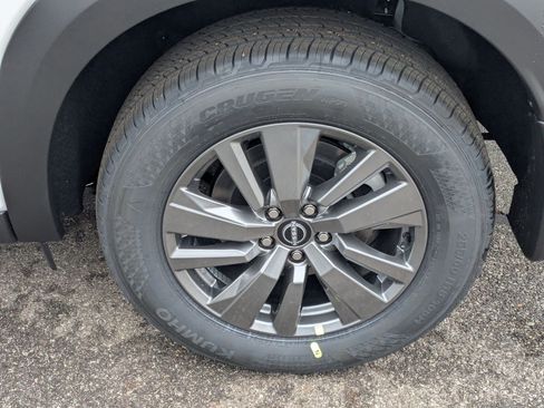 New 2025 Nissan Pathfinder SV image 10