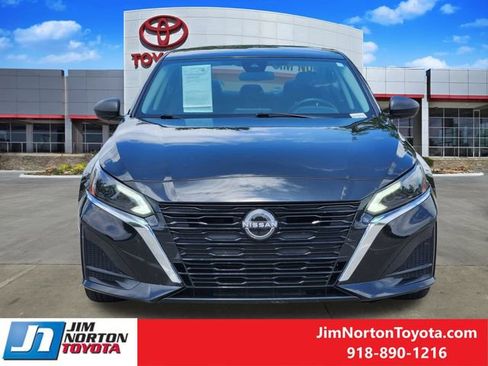 Used 2024 Nissan Altima 2.5 SV FWD image 2