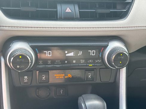 Used 2020 Toyota RAV4 XLE w/ XLE Grade Weather Package AWD/4WD image 12