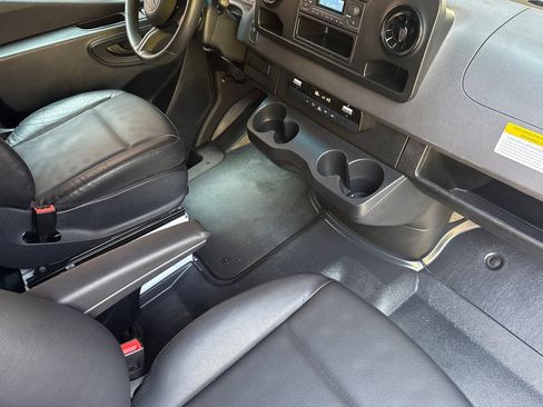 Used 2025 Mercedes-Benz Sprinter 2500 image 21