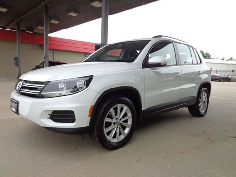 Used 2017 Volkswagen Tiguan Limited w/ Premium Package AWD/4WD image 1