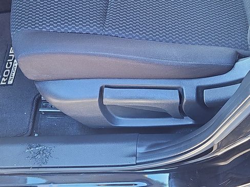 Used 2021 Nissan Rogue Sport S image 10