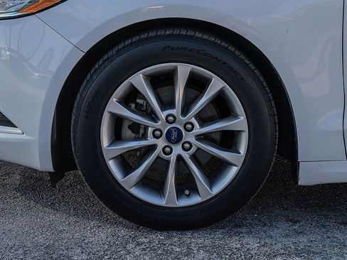 Used 2017 Ford Fusion SE w/ Fusion SE Technology Package image 31