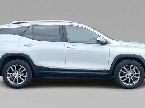 Used 2022 GMC Terrain SLT w/ Infotainment Package II AWD/4WD image 8