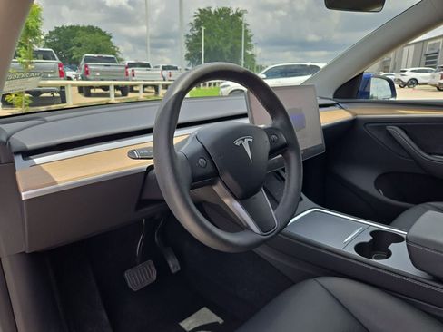 Used 2024 Tesla Model Y Long Range AWD/4WD image 2