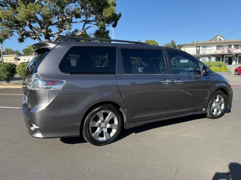 Used 2013 Toyota Sienna SE w/ Premium Pkg w/Entune FWD image 8