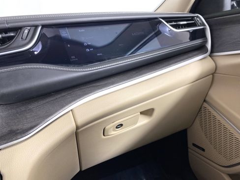 Used 2022 Jeep Grand Cherokee Limited image 33