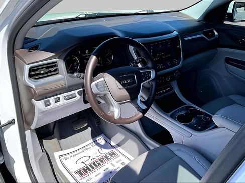 Used 2023 GMC Acadia SLT w/ Technology Package FWD image 14