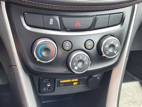 Used 2021 Chevrolet Trax LS FWD image 20
