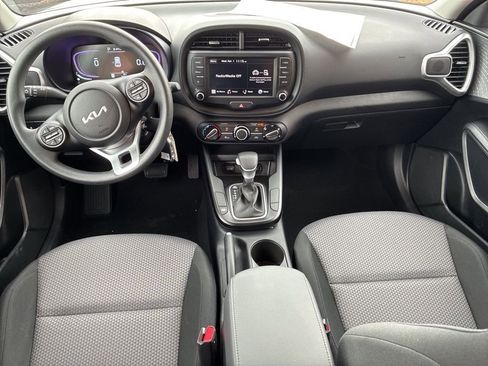 Used 2025 Kia Soul LX image 18