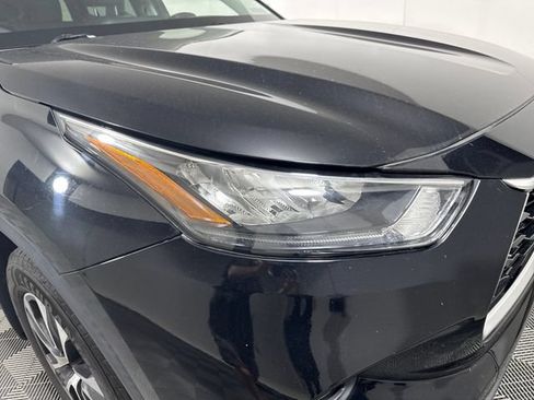 Used 2020 Toyota Highlander XLE AWD/4WD image 12