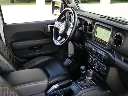 Used 2022 Jeep Wrangler Unlimited Sahara AWD/4WD image 35