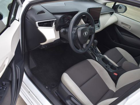 Used 2025 Toyota Corolla LE FWD image 20